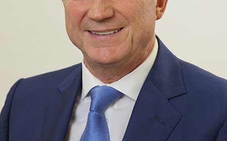 האם יש להדיח את ח"כ יולי אדלשטיין מראשות ועדת החוץ והביטחון?