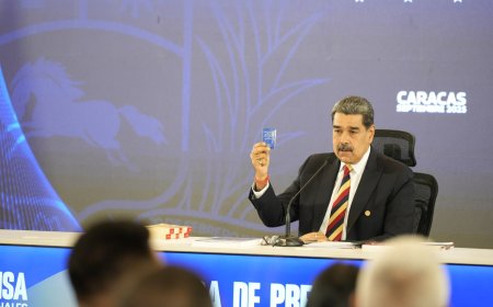 נשיא ונצואלה מדורו מזהיר: "1,200 טילים וצוללת גרעינית מכוונים לעברנו"