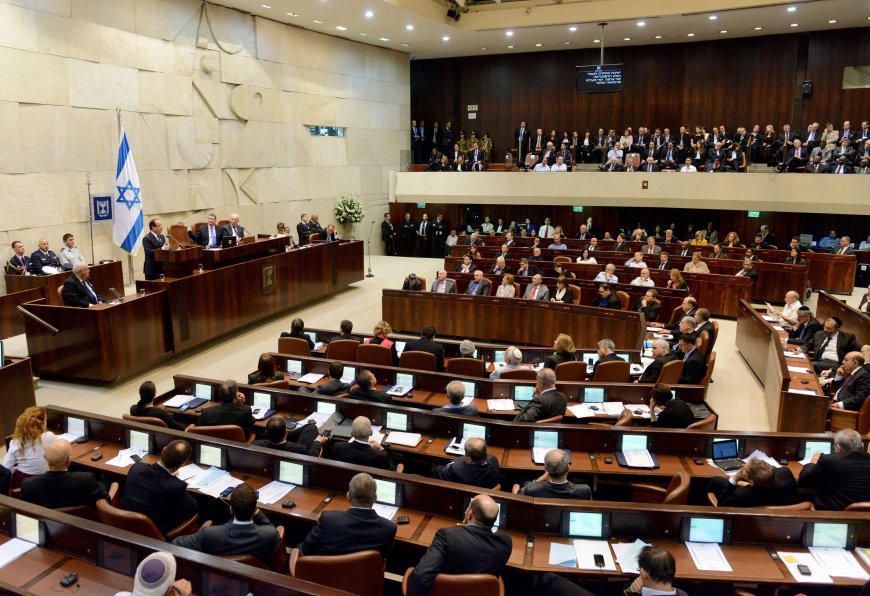 סערה מדינית בעקבות ההכרה במדינה פלסטינית